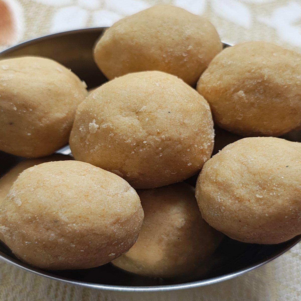 Sunnundalu with sugar